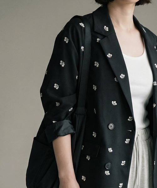 STYLE DELI(スタイルデリ)の「【BLK001】花柄刺繍ツイルテーラードジャケット(テーラードジャケット・レディース・グリーン/グレー/ブラック・FREE)」の6枚目の写真
