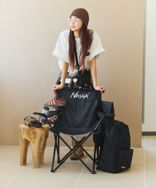 NANGA(ナンガ)の「NANGA × FREAK'S STORE/ナンガ × フリークスストア 別注 RESORT CHAIR リゾート チェア(アウトドアグッズ・メンズ・ブラック・ONESIZE)」の4枚目の写真