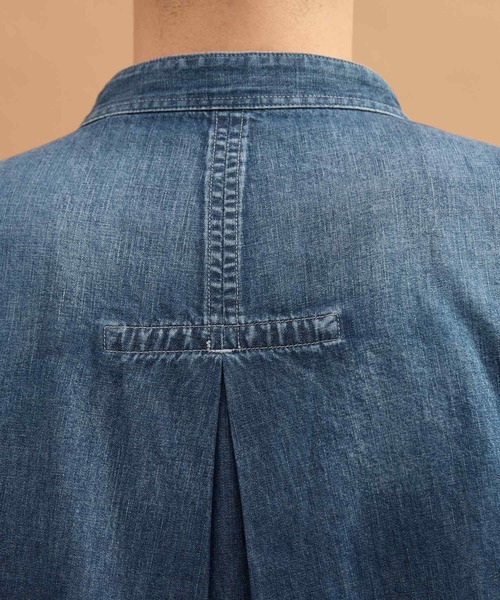 40ｃｔ＆525（フォーティーカラッツアンドゴーニーゴ）の「バンドカラーデニムシャツ（シャツ/ブラウス・メンズ・ネイビー/ブルー・02/03）」の20枚目の写真