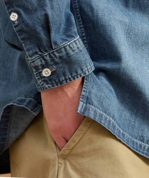 40ｃｔ＆525（フォーティーカラッツアンドゴーニーゴ）の「バンドカラーデニムシャツ（シャツ/ブラウス・メンズ・ネイビー/ブルー・02/03）」の22枚目の写真