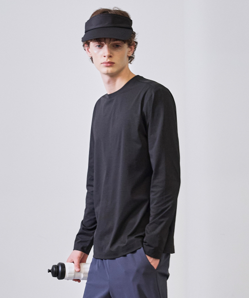 BASIC HOUSE（ベーシックハウス）の「通気性ソロナレギュラーフィットラウンドネック無地長袖Tシャツブラック（Tシャツ/カットソー・メンズ・ブラック・100/105/110/115/95）」の4枚目の写真