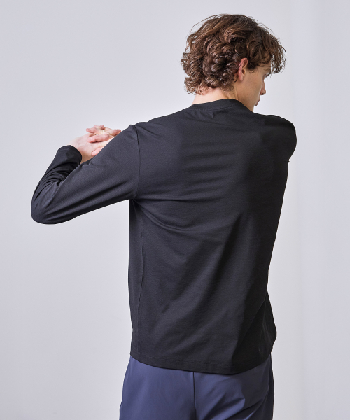 BASIC HOUSE（ベーシックハウス）の「通気性ソロナレギュラーフィットラウンドネック無地長袖Tシャツブラック（Tシャツ/カットソー・メンズ・ブラック・100/105/110/115/95）」の5枚目の写真