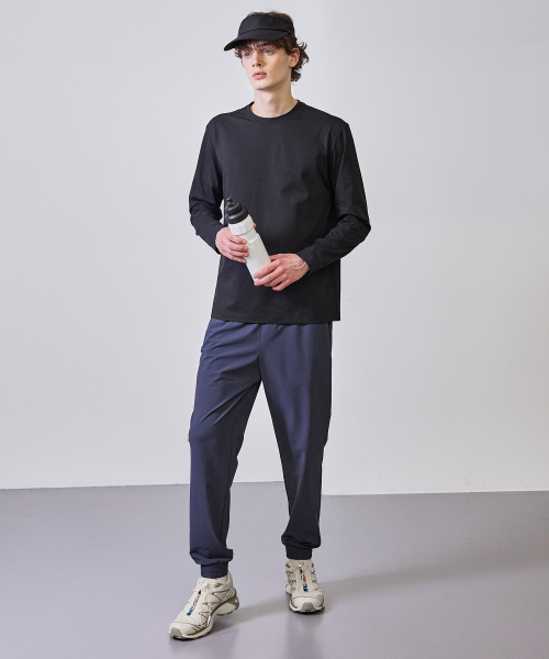 BASIC HOUSE（ベーシックハウス）の「通気性ソロナレギュラーフィットラウンドネック無地長袖Tシャツブラック（Tシャツ/カットソー・メンズ・ブラック・100/105/110/115/95）」の9枚目の写真