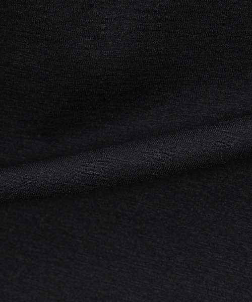 BASIC HOUSE（ベーシックハウス）の「通気性ソロナレギュラーフィットラウンドネック無地長袖Tシャツブラック（Tシャツ/カットソー・メンズ・ブラック・100/105/110/115/95）」の17枚目の写真