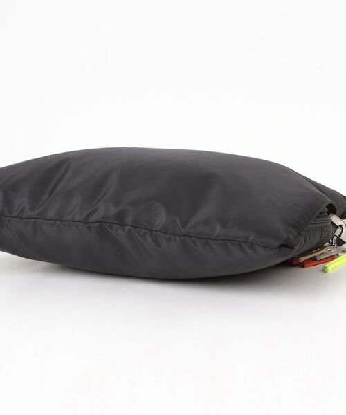 COMMON WARE(コモンウェアー)の「EM:cheek チーク neon handle TA shoulder ナイロンハンドルショルダー(トートバッグ・レディース・ブラック/キャメル/グレー・FREE)」の21枚目の写真