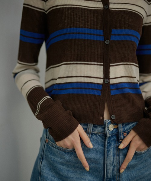 LAULEN(ローレン)の「multi border collared short cardigan/マルチボーダー襟付きショートカーディガン(カーディガン/ボレロ・レディース・ブラウン/ブラック・FREE)」の9枚目の写真