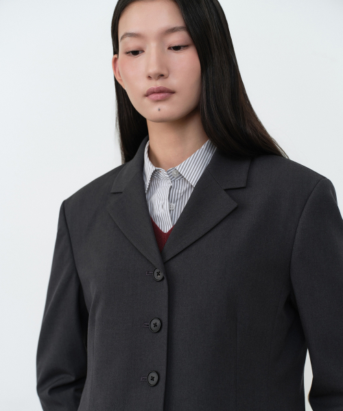 MUSINSA STANDARD WOMAN（ムシンサスタンダードウーマン）の「ウィメンズ4ボタンショートブレザー[グレー]（テーラードジャケット・レディース・その他・X-SMALL/SMALL/MEDIUM/LARGE）」の6枚目の写真