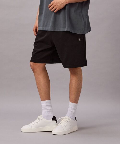 Calvin Klein(カルバン・クライン)の「モノグラム ショートパンツ(その他パンツ・メンズ・ベージュ/ブラック・XL/M/S/L)」の4枚目の写真