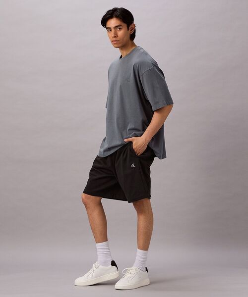 Calvin Klein(カルバン・クライン)の「モノグラム ショートパンツ(その他パンツ・メンズ・ベージュ/ブラック・XL/M/S/L)」の5枚目の写真