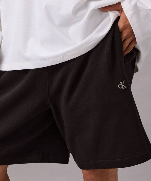 Calvin Klein(カルバン・クライン)の「モノグラム ショートパンツ(その他パンツ・メンズ・ベージュ/ブラック・XL/M/S/L)」の7枚目の写真