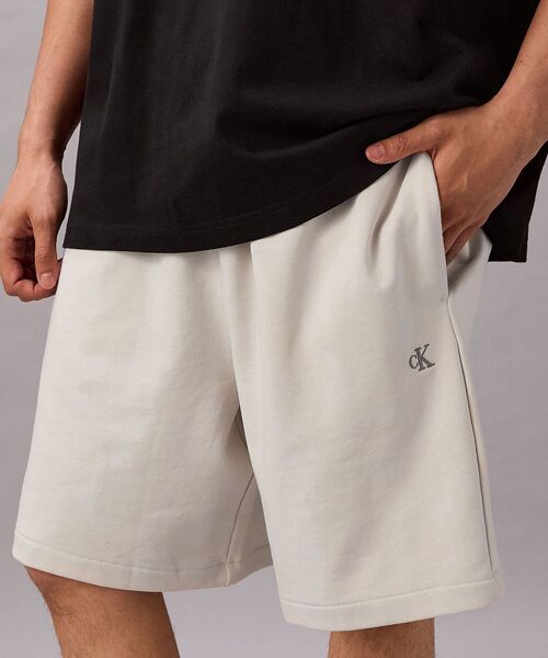 Calvin Klein（カルバン・クライン）の「モノグラム ショートパンツ（その他パンツ・メンズ・ベージュ/ブラック・XL/M/S/L）」の2枚目の写真