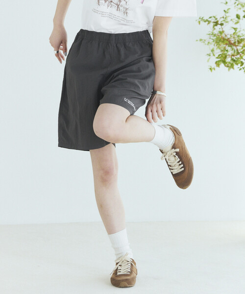 Firsthand（ファーストハンド）の「MA Firsthand/マ ファーストハンド ベーシック ロゴ ナイロン バギーショーツ / BASIC LOGO SHORTS（その他パンツ・レディース・チャコールグレー/ブラック・MEDIUM/SMALL/LARGE）」の18枚目の写真