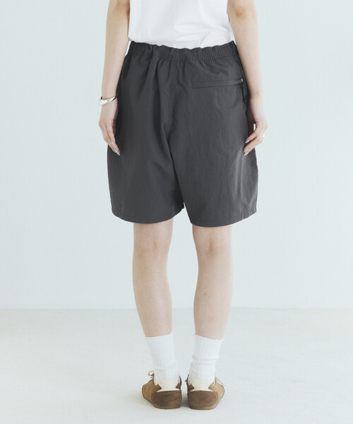 Firsthand（ファーストハンド）の「MA Firsthand/マ ファーストハンド ベーシック ロゴ ナイロン バギーショーツ / BASIC LOGO SHORTS（その他パンツ・レディース・チャコールグレー/ブラック・MEDIUM/SMALL/LARGE）」の13枚目の写真