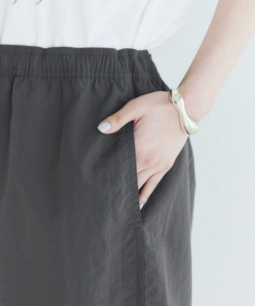 Firsthand（ファーストハンド）の「MA Firsthand/マ ファーストハンド ベーシック ロゴ ナイロン バギーショーツ / BASIC LOGO SHORTS（その他パンツ・レディース・チャコールグレー/ブラック・MEDIUM/SMALL/LARGE）」の17枚目の写真