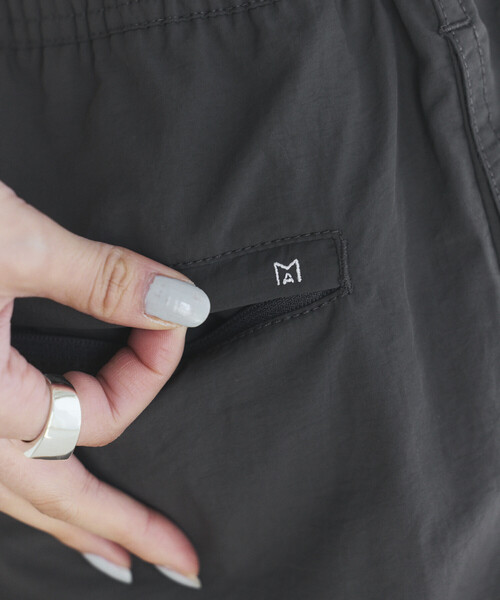 Firsthand（ファーストハンド）の「MA Firsthand/マ ファーストハンド ベーシック ロゴ ナイロン バギーショーツ / BASIC LOGO SHORTS（その他パンツ・レディース・チャコールグレー/ブラック・MEDIUM/SMALL/LARGE）」の22枚目の写真