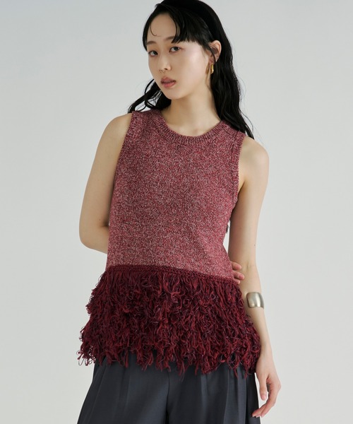 Ezick（エジック）の「Fringe ｍix knit/ノースリーブヘムフリンジニット（ベスト・レディース・レッド/ブラック・FREE）」の11枚目の写真