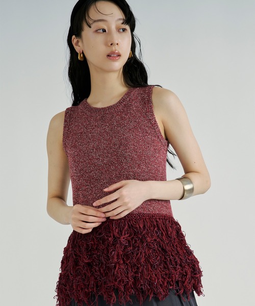Ezick（エジック）の「Fringe ｍix knit/ノースリーブヘムフリンジニット（ベスト・レディース・レッド/ブラック・FREE）」の14枚目の写真