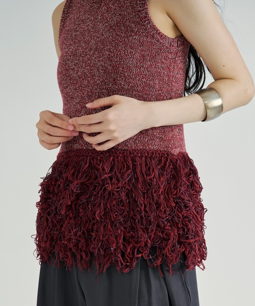 Ezick（エジック）の「Fringe ｍix knit/ノースリーブヘムフリンジニット（ベスト・レディース・レッド/ブラック・FREE）」の21枚目の写真