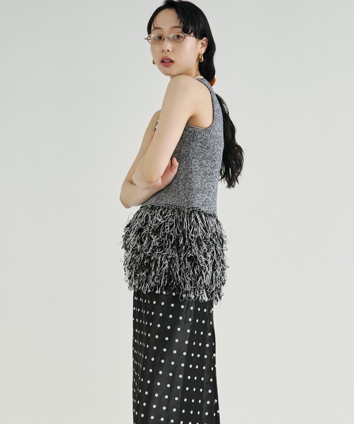 Ezick（エジック）の「Fringe ｍix knit/ノースリーブヘムフリンジニット（ベスト・レディース・レッド/ブラック・FREE）」の8枚目の写真