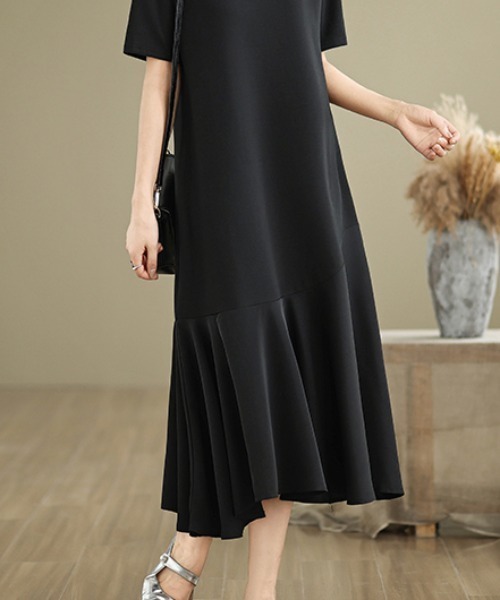 LUCPY(ラクピー)の「裾ギャザーロングワンピース(ワンピース・レディース・ブラック・XX-LARGE/X-LARGE/LARGE/MEDIUM)」の4枚目の写真