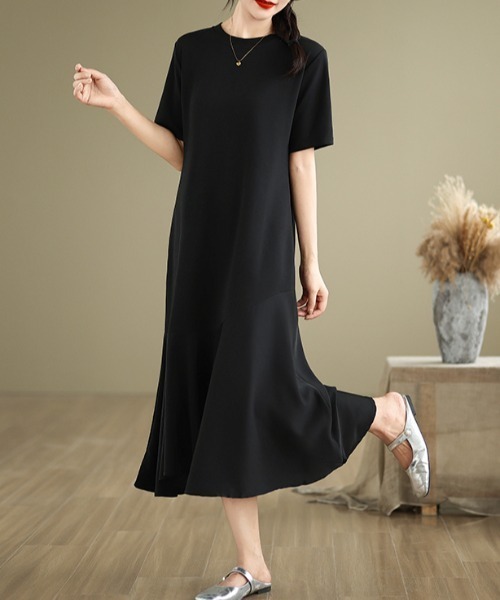 LUCPY(ラクピー)の「裾ギャザーロングワンピース(ワンピース・レディース・ブラック・XX-LARGE/X-LARGE/LARGE/MEDIUM)」の2枚目の写真