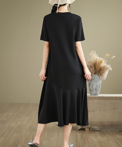 LUCPY(ラクピー)の「裾ギャザーロングワンピース(ワンピース・レディース・ブラック・XX-LARGE/X-LARGE/LARGE/MEDIUM)」の3枚目の写真