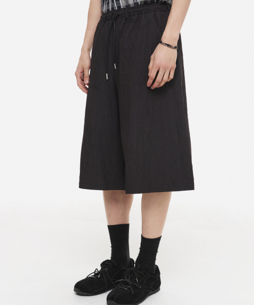 DNSR(ディーエヌエスアール)の「クリーズバミューダパンツブラック(その他パンツ・メンズ・その他・MEDIUM/LARGE/SMALL)」の3枚目の写真
