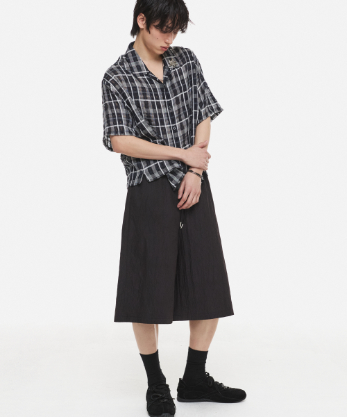 DNSR(ディーエヌエスアール)の「クリーズバミューダパンツブラック(その他パンツ・メンズ・その他・MEDIUM/LARGE/SMALL)」の4枚目の写真