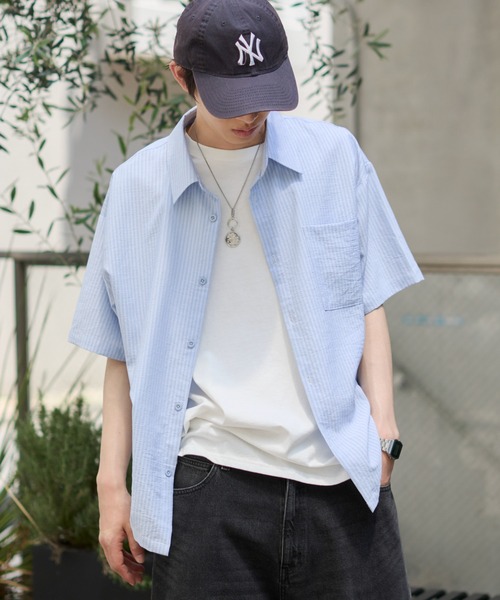 WEGO(ウィゴー)の「WEGO/【26年春夏新作】クロップドSSサッカーストライプシャツ(シャツ/ブラウス・メンズ・ブラック/サックスブルー/ピンク・MEDIUM/LARGE)」の2枚目の写真