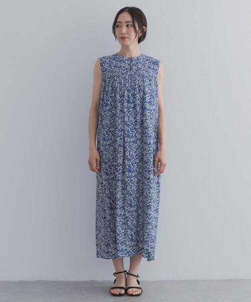 URBAN RESEARCH DOORS(アーバンリサーチドアーズ)の「フラワープリントノースリーブワンピース(ワンピース・レディース・ブルー/ブラック・FREE)」の10枚目の写真