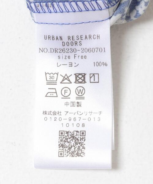 URBAN RESEARCH DOORS(アーバンリサーチドアーズ)の「フラワープリントノースリーブワンピース(ワンピース・レディース・ブルー/ブラック・FREE)」の18枚目の写真