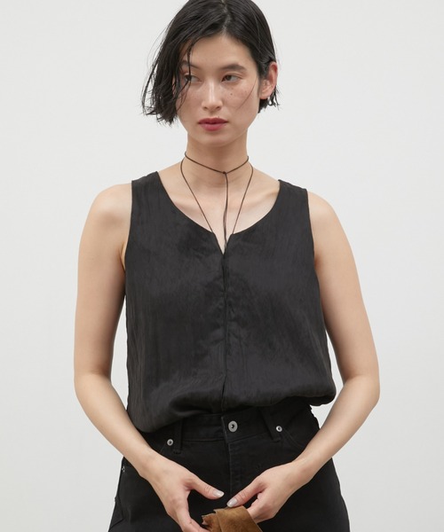 [LA PEAU DE GEM] eyered mellow tops — топ с деталями вокруг глаз