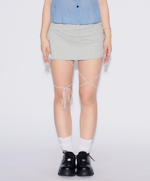 tinkerend（ティンカーエンド）の「Leg Ribbon Sweat Mini Skirt Pants / レッグリボンスウェットミニスカートパンツ（スカート・レディース・グレー・FREE）」の2枚目の写真
