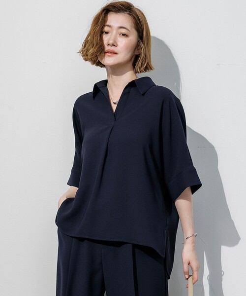 23区（ニジュウサンク）の「ストレッチジョーゼット スキッパーネック ブラウス（シャツ/ブラウス・レディース・ネイビー系/ベージュ系/ダークブラウン系・38）」の3枚目の写真