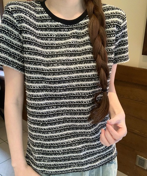 2ly2(トゥーリートゥー)の「ツイード調 ボーダー柄 半袖ニットトップス クルーネック サマーニット プルオーバー(Tシャツ/カットソー・レディース・ブラック・FREE)」の1枚目の写真