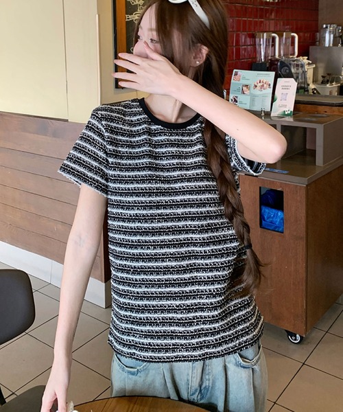 2ly2(トゥーリートゥー)の「ツイード調 ボーダー柄 半袖ニットトップス クルーネック サマーニット プルオーバー(Tシャツ/カットソー・レディース・ブラック・FREE)」の3枚目の写真