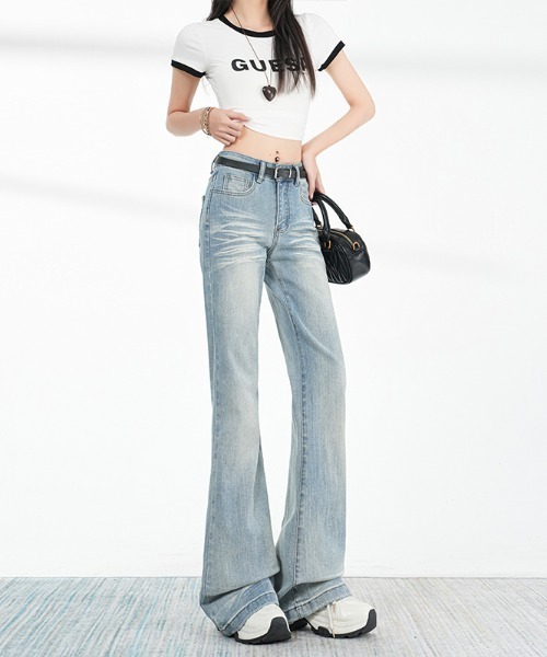 AMAJI(アマジ)の「ヒゲ加工 フレアデニムパンツ(デニムパンツ・レディース・ライトブルー・SMALL/MEDIUM/LARGE/X-LARGE)」の2枚目の写真