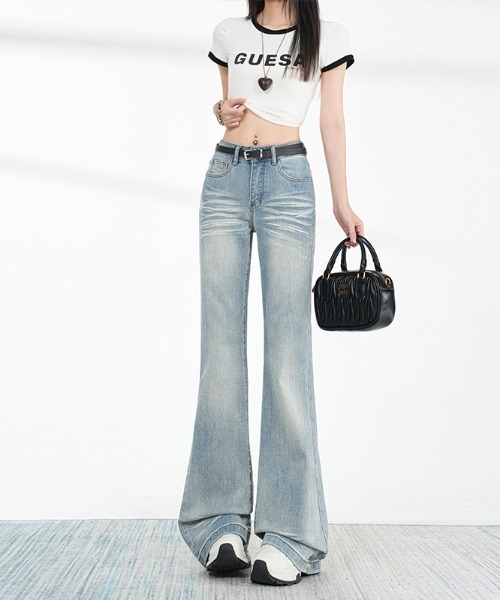 AMAJI(アマジ)の「ヒゲ加工 フレアデニムパンツ(デニムパンツ・レディース・ライトブルー・SMALL/MEDIUM/LARGE/X-LARGE)」の3枚目の写真