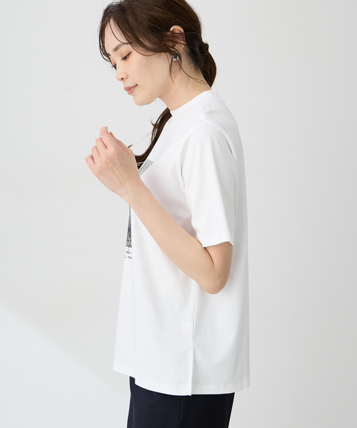 A/C DESIGN BY ALPHA CUBIC(エーシーデザインバイアルファキュービック)の「【ALCOLLAGEプリント】フォトプリントモックネックTシャツ【すごツヤ・UVカット・接触冷感】(Tシャツ/カットソー・レディース・ブラック/オフホワイト/グリーン・M/L/LL/3L)」の5枚目の写真
