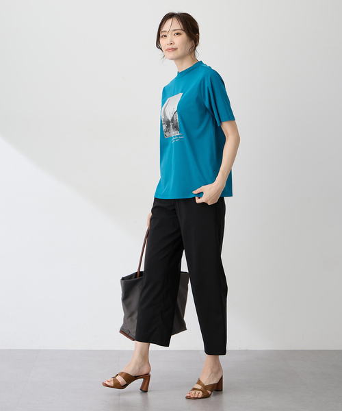 A/C DESIGN BY ALPHA CUBIC(エーシーデザインバイアルファキュービック)の「【ALCOLLAGEプリント】フォトプリントモックネックTシャツ【すごツヤ・UVカット・接触冷感】(Tシャツ/カットソー・レディース・ブラック/オフホワイト/グリーン・M/L/LL/3L)」の15枚目の写真