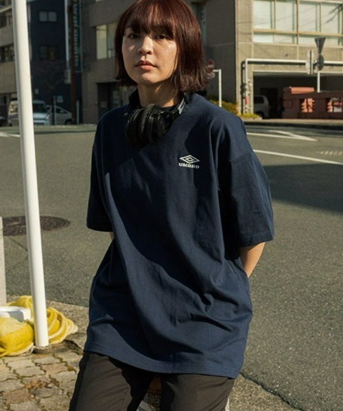 UMBRO(アンブロ)の「umbro/アンブロ 【EC別注】オーバーサイズワンポイントロゴTシャツ(Tシャツ/カットソー・メンズ・ホワイト/ブラック/ネイビー・S/L/O/M)」の3枚目の写真