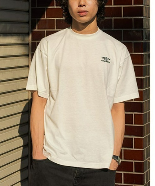 UMBRO(アンブロ)の「umbro/アンブロ 【EC別注】オーバーサイズワンポイントロゴTシャツ(Tシャツ/カットソー・メンズ・ホワイト/ブラック/ネイビー・S/L/O/M)」の6枚目の写真