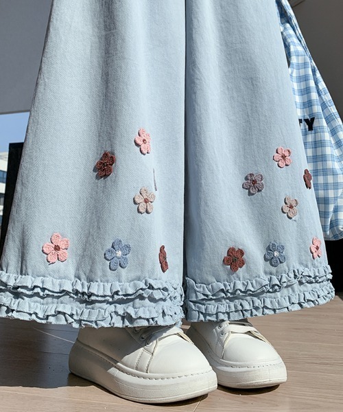 LUCPY（ラクピー）の「フラワー刺繍レースワイドパンツ（その他パンツ・レディース・ホワイト/ブルー・X-LARGE/LARGE/MEDIUM/SMALL）」の3枚目の写真