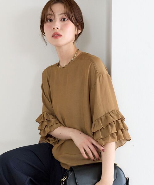 le.coeur blanc(ルクールブラン)の「袖フリルブラウス(シャツ/ブラウス・レディース・グリーン/ブラウン/キャメル・38)」の3枚目の写真