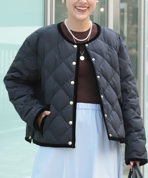 NOLLEY’S(ノーリーズ)の「【TAION×LIMONTA】別注ベロアパイピングショートダウン(ダウンジャケット/コート・レディース・ネイビー/カーキ/ブラック・FREE)」の2枚目の写真