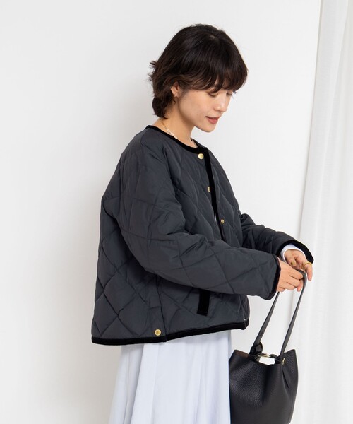 NOLLEY’S(ノーリーズ)の「【TAION×LIMONTA】別注ベロアパイピングショートダウン(ダウンジャケット/コート・レディース・ネイビー/カーキ/ブラック・FREE)」の19枚目の写真