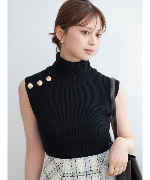 SNIDEL(スナイデル)の「金ボタン付きノースリプルオーバー(ニット/セーター・レディース・ライトグレー/バーガンディー/アイボリー/ブラック・F)」の10枚目の写真
