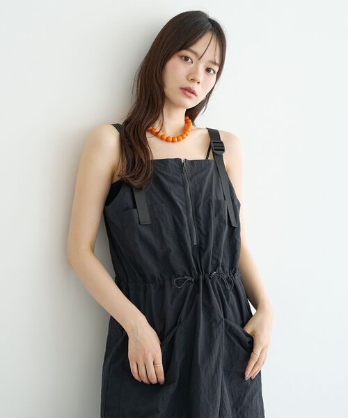 earth music&ecology(アースミュージックアンドエコロジー)の「ユーティリティーOP(ワンピース・レディース・チャコールグレー/ブラック・FREE)」の21枚目の写真