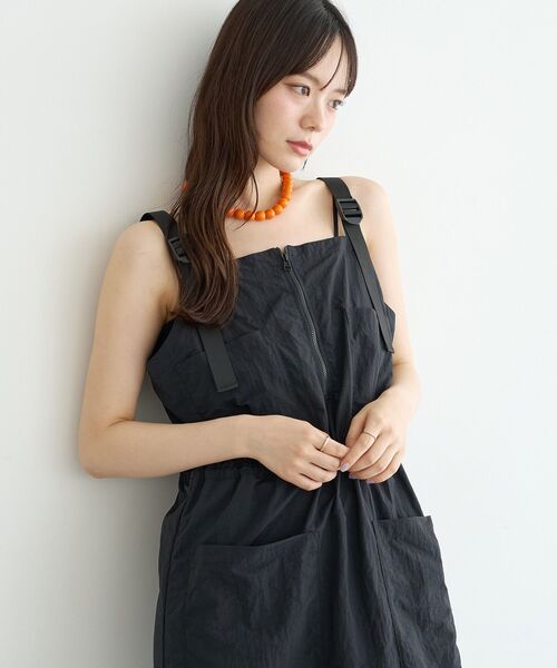 earth music&ecology(アースミュージックアンドエコロジー)の「ユーティリティーOP(ワンピース・レディース・チャコールグレー/ブラック・FREE)」の22枚目の写真