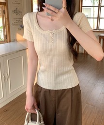 レースレイヤード風ヘンリーネックリブニット